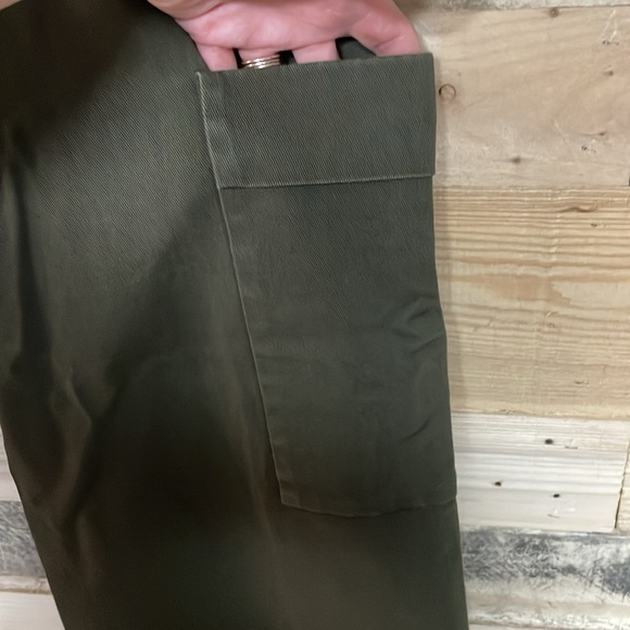 Club Monaco size 6 Green Cropped Cargo Wide Leg Cuffed Utility Pants - Picture 8 of 16